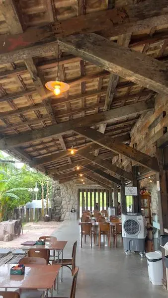 Telhado de restaurante em dormente